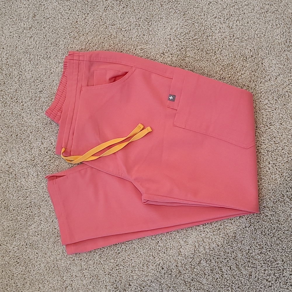 Figs Neon Pink Yola